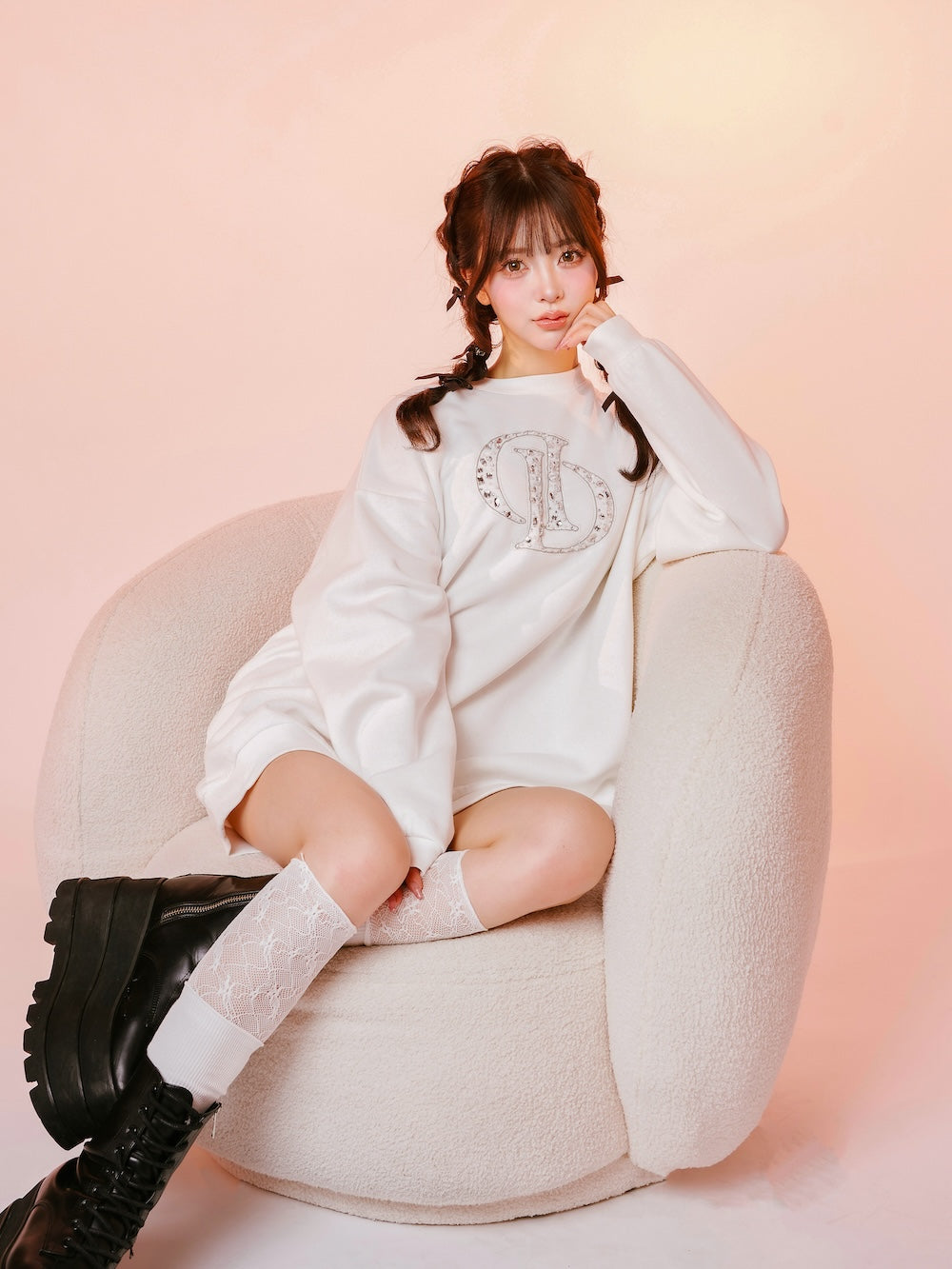 モデル:158cm(着用サイズ:FREE 着用カラー:WHT)