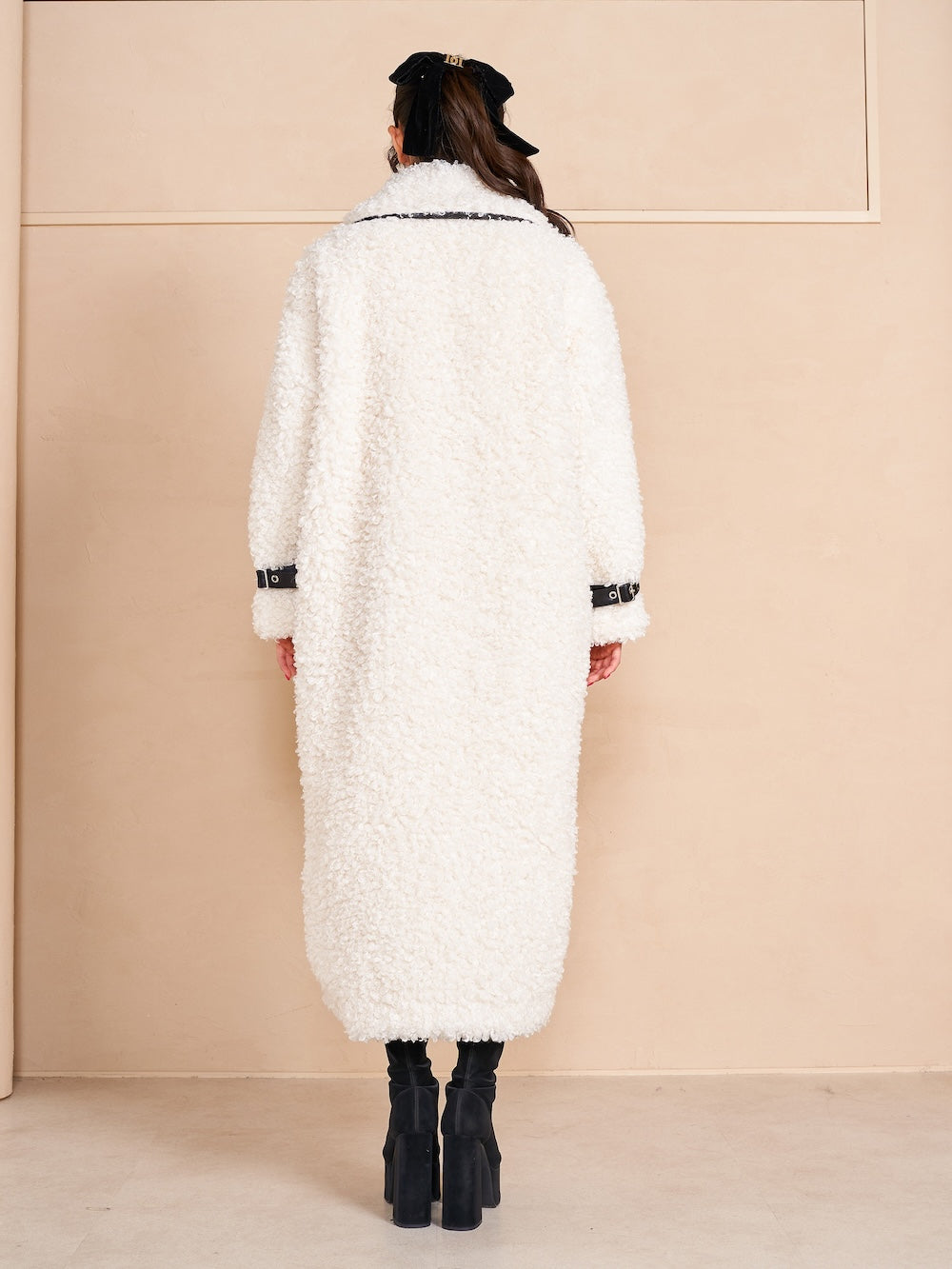 モデル:164cm(着用サイズ:FREE 着用カラー:IVO)