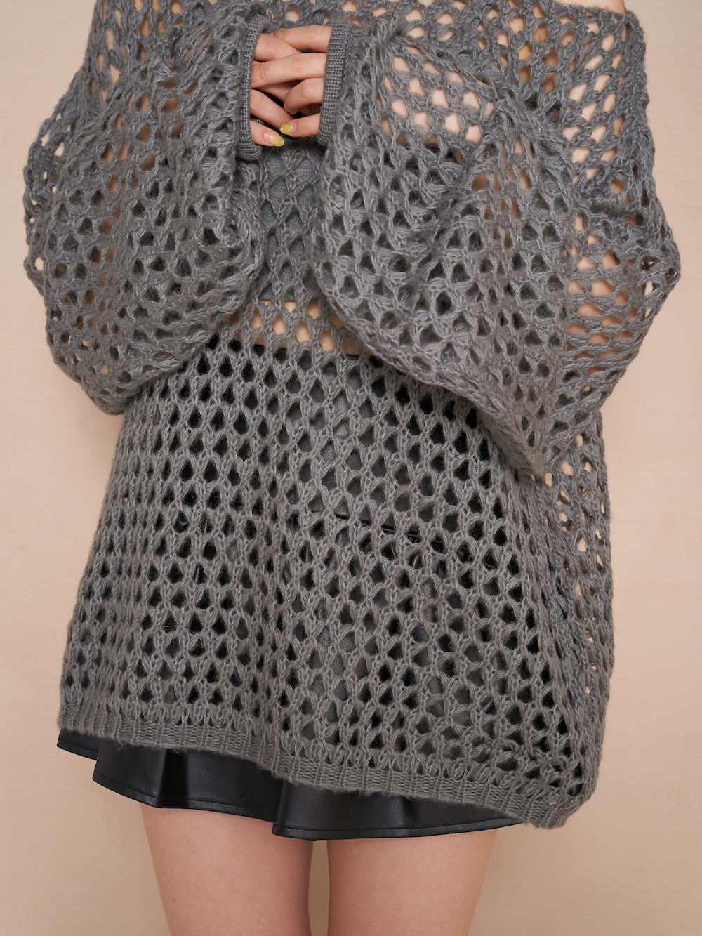 モデル:164cm(着用サイズ:FREE 着用カラー:GRY)