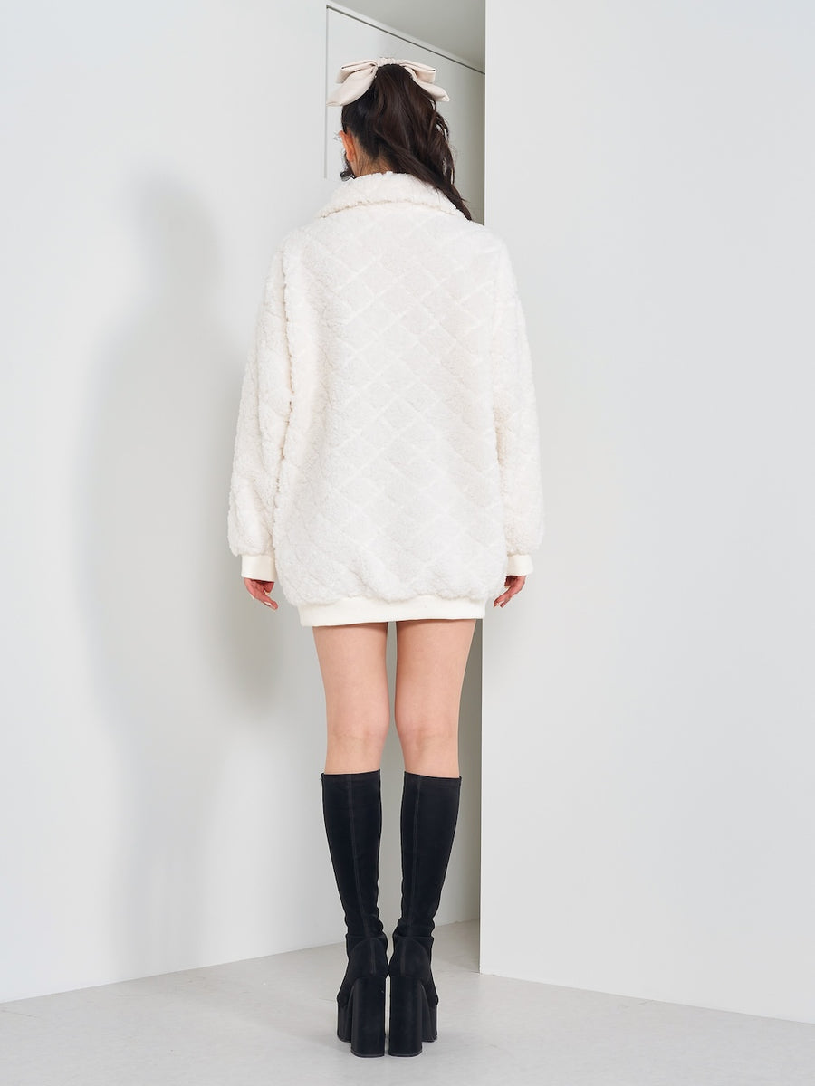 モデル:164cm(着用サイズ:FREE 着用カラー:IVO)