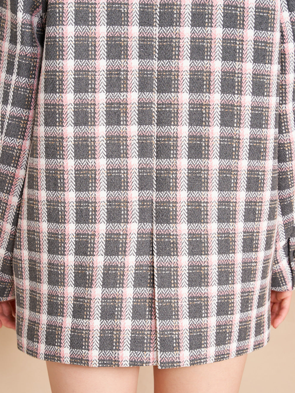モデル:164cm(着用サイズ:FREE 着用カラー:GRY)