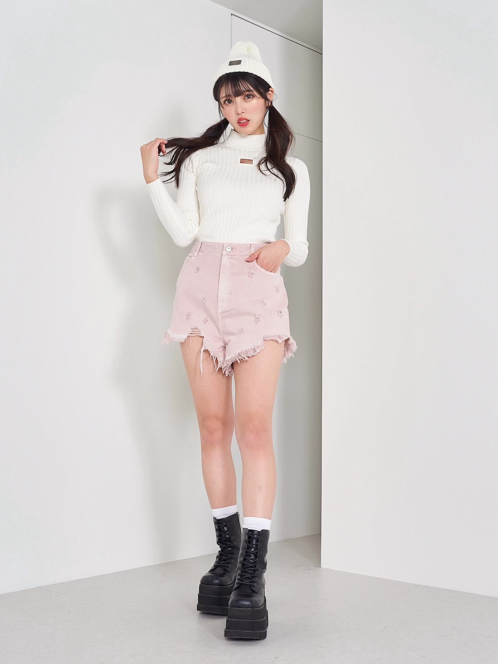 モデル:164cm(着用サイズ:FREE 着用カラー:WHT)
