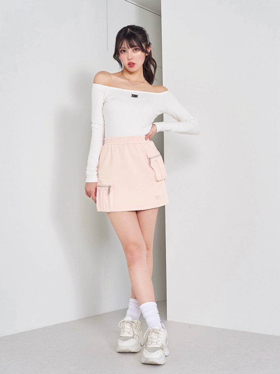 モデル:164cm(着用サイズ:FREE 着用カラー:WHT)