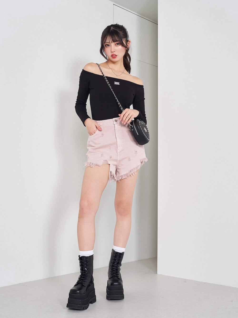 モデル:164cm(着用サイズ:FREE 着用カラー:BLK)
