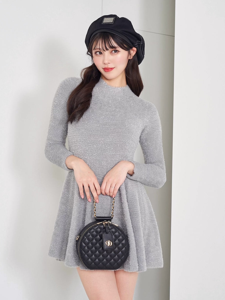 モデル:164cm(着用サイズ:FREE 着用カラー:GRY)