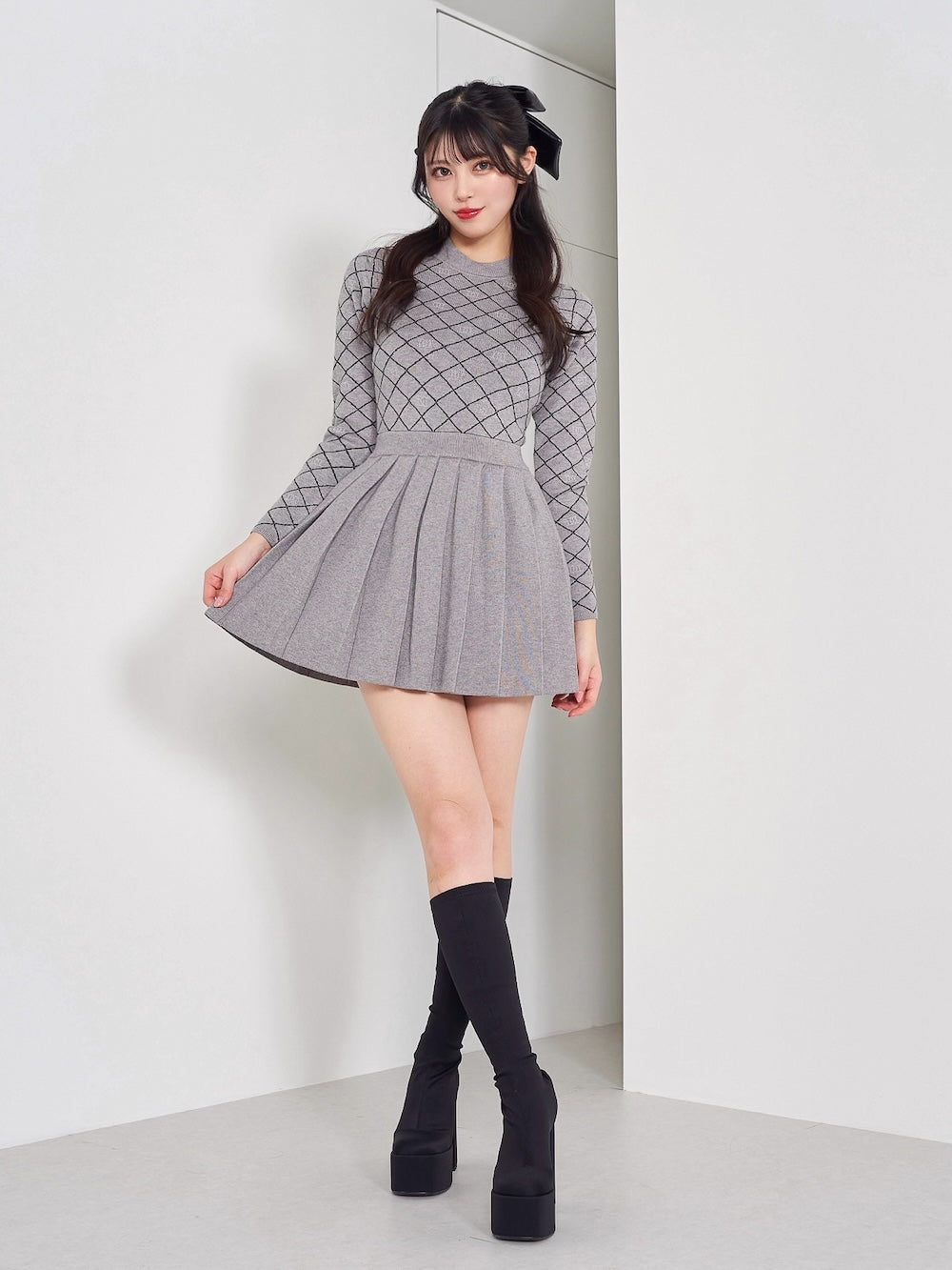 モデル:164cm(着用サイズ:FREE 着用カラー:GRY)