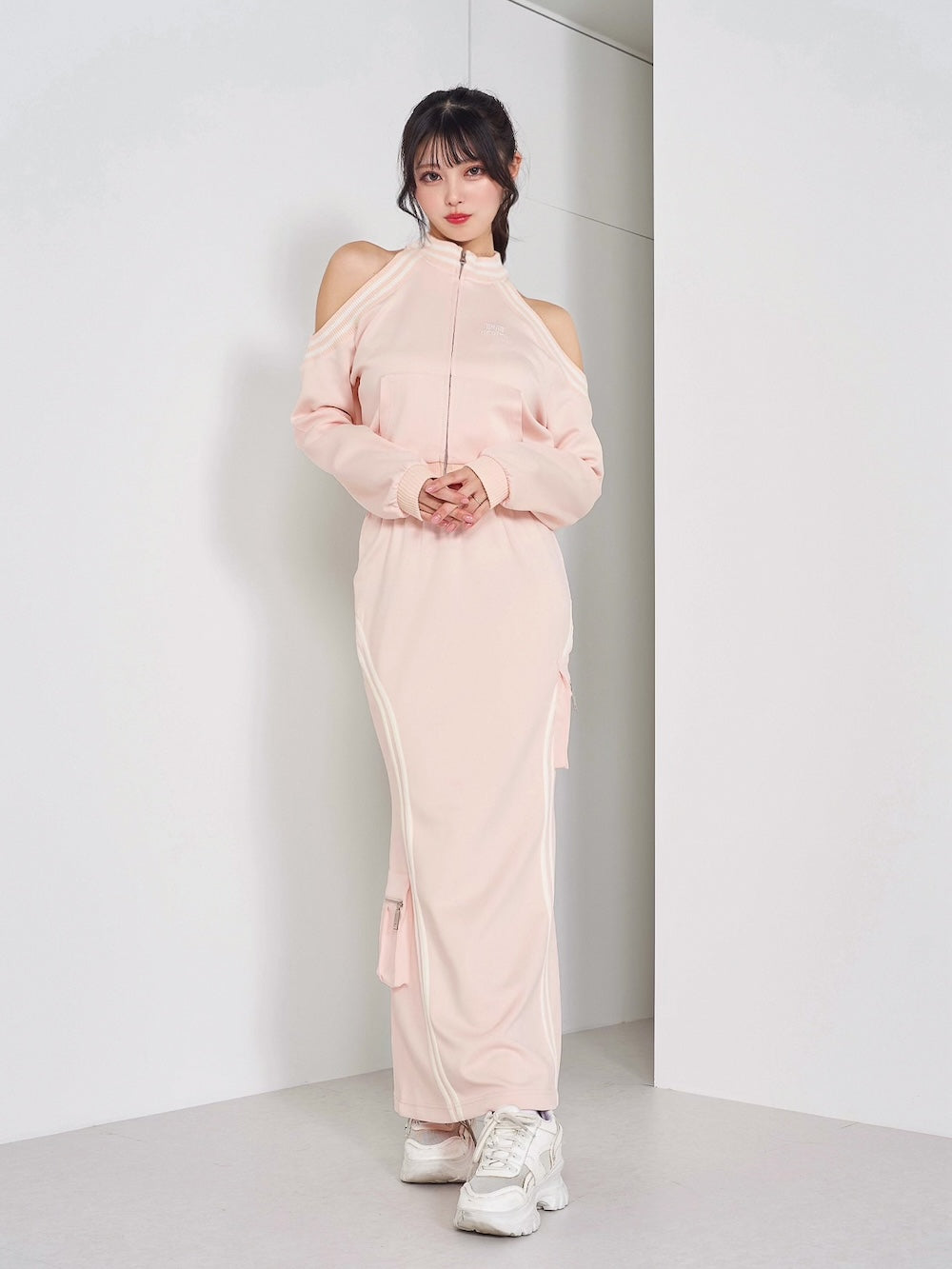 モデル:164cm(着用サイズ:FREE 着用カラー:PNK)
