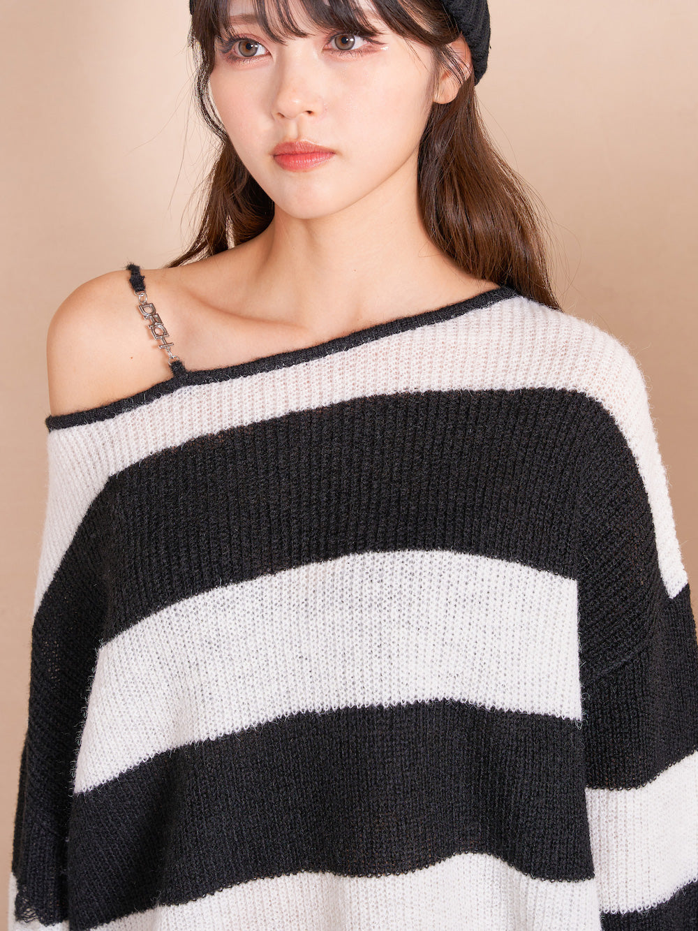 モデル:164cm(着用サイズ:FREE 着用カラー:BLK)