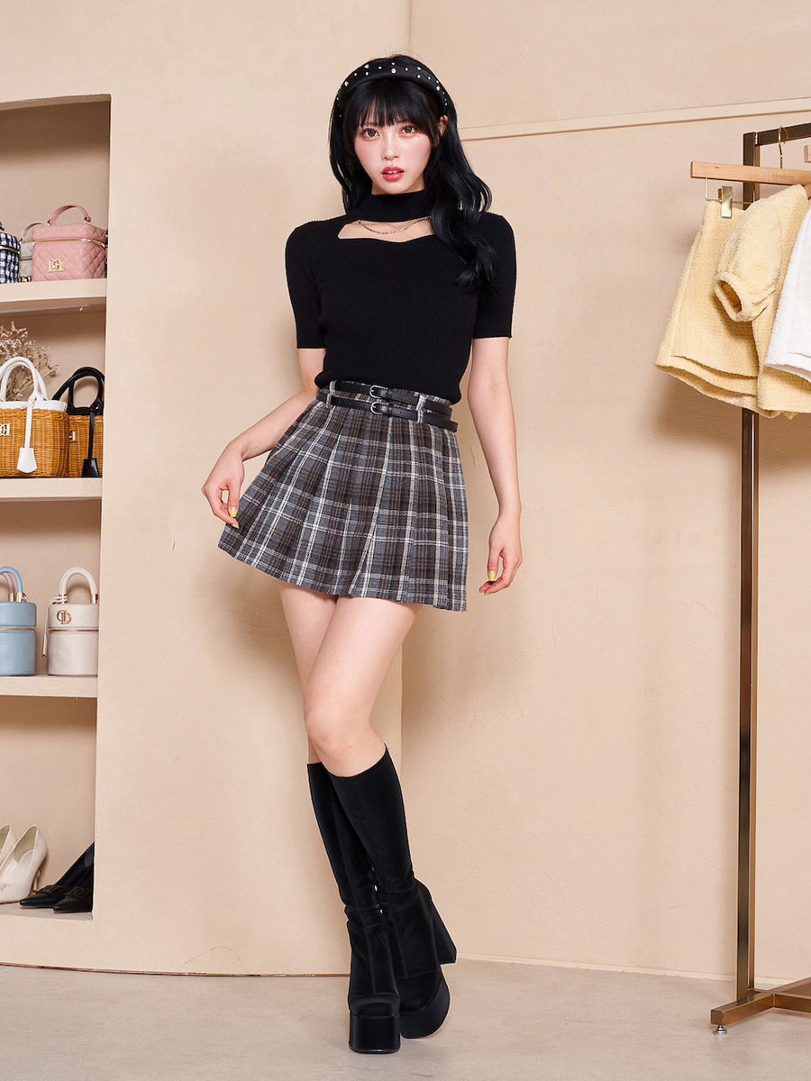 モデル:164cm(着用サイズ:FREE 着用カラー:BLK)