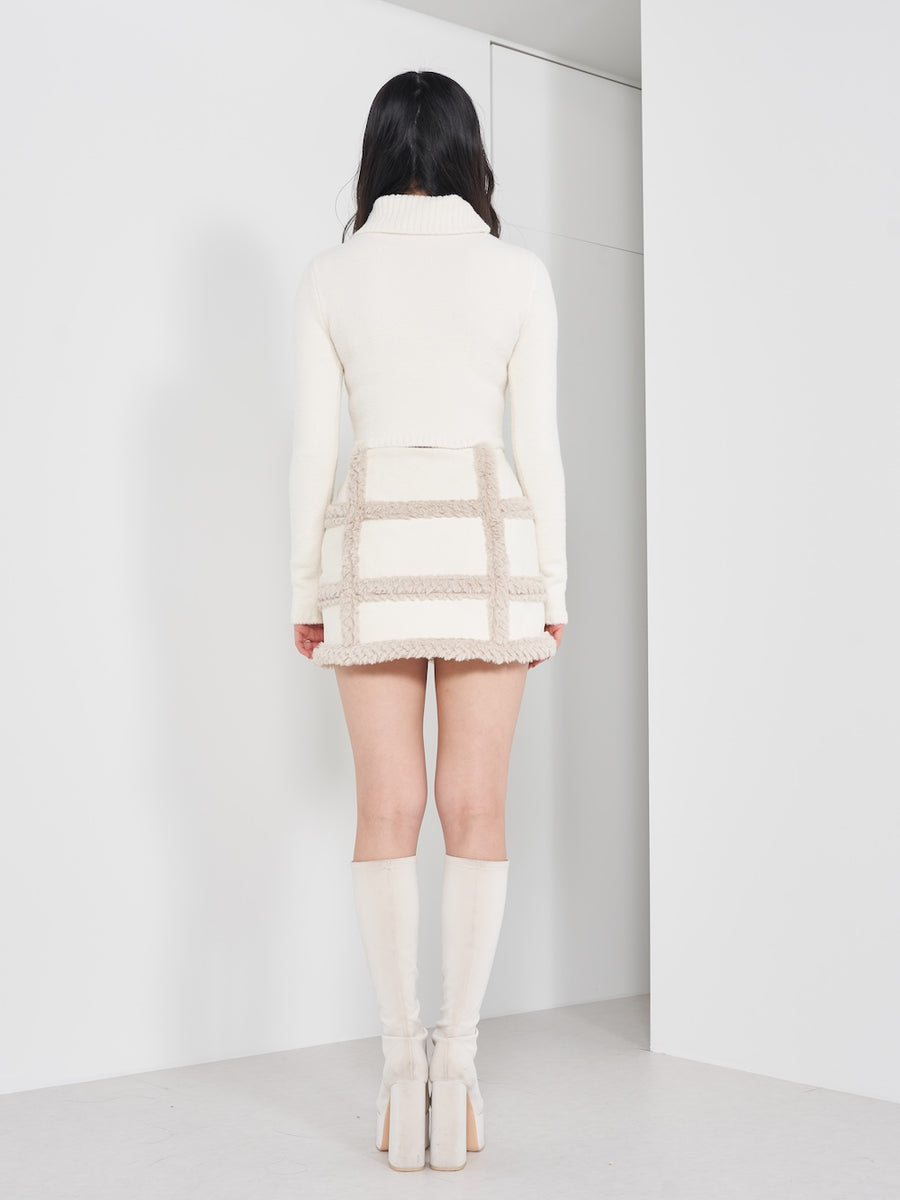 モデル:164cm(着用サイズ:S 着用カラー:IVO)