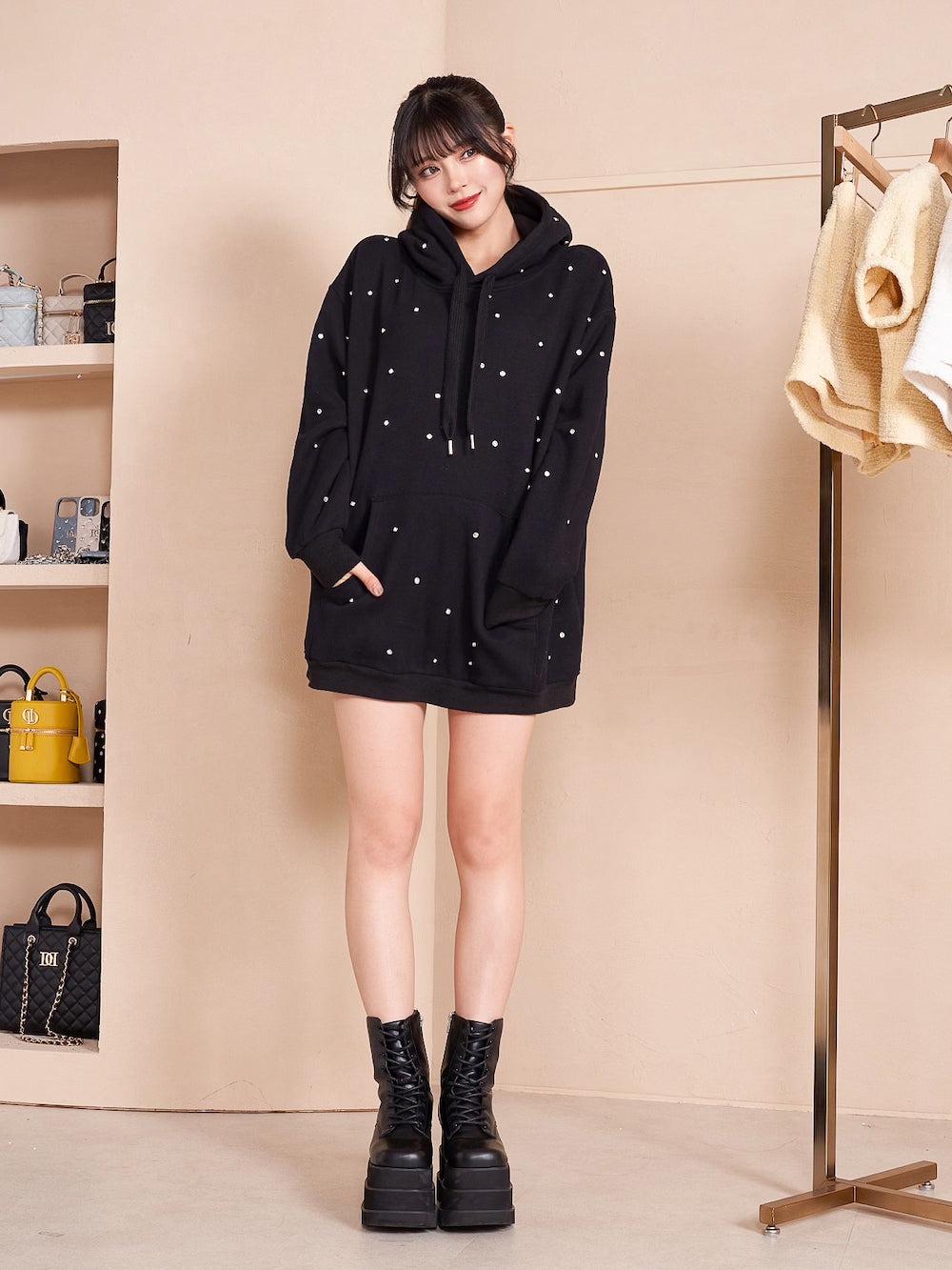 モデル:164cm(着用サイズ:FREE 着用カラー:BLK)