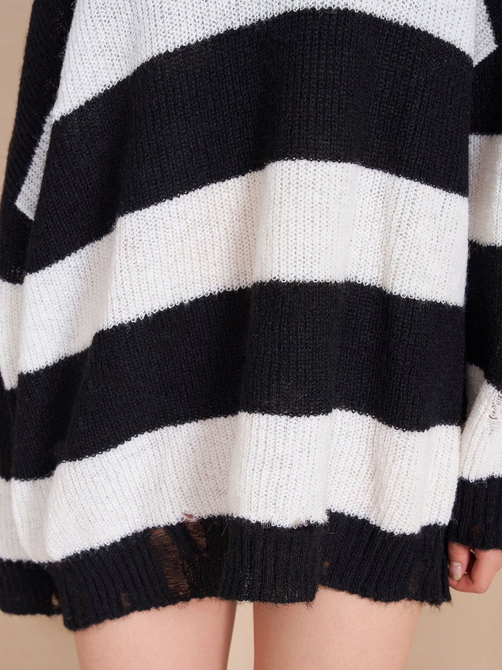 モデル:164cm(着用サイズ:FREE 着用カラー:BLK)