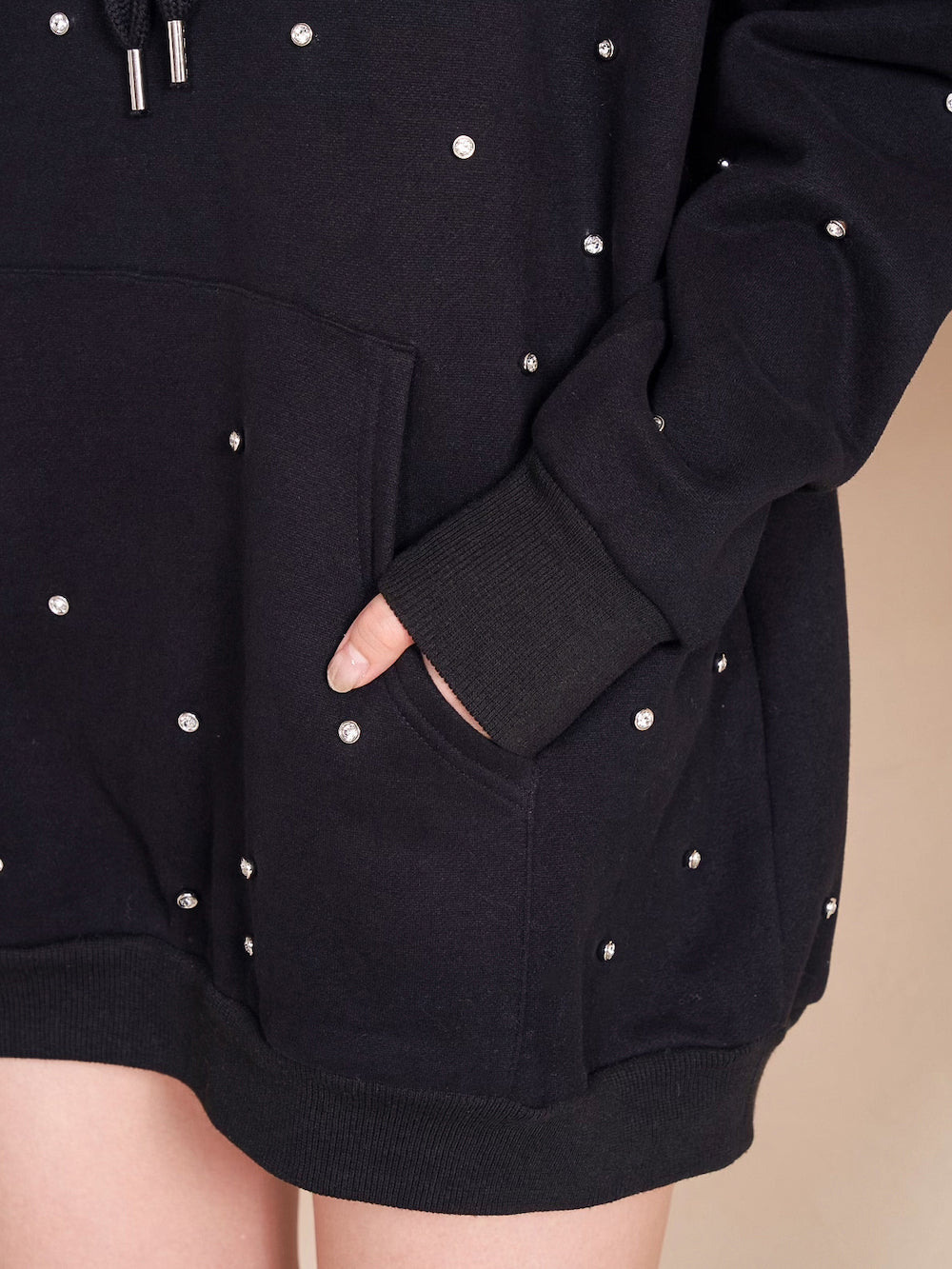 モデル:164cm(着用サイズ:FREE 着用カラー:BLK)