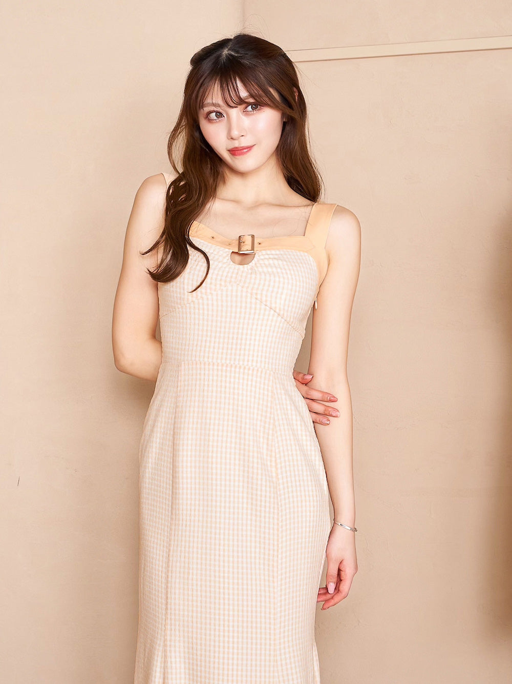 モデル:164cm(着用サイズ:FREE 着用カラー:YEL)