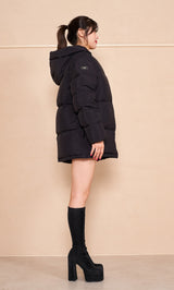 モデル:164cm(着用サイズ:FREE 着用カラー:BLK)
