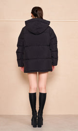 モデル:164cm(着用サイズ:FREE 着用カラー:BLK)