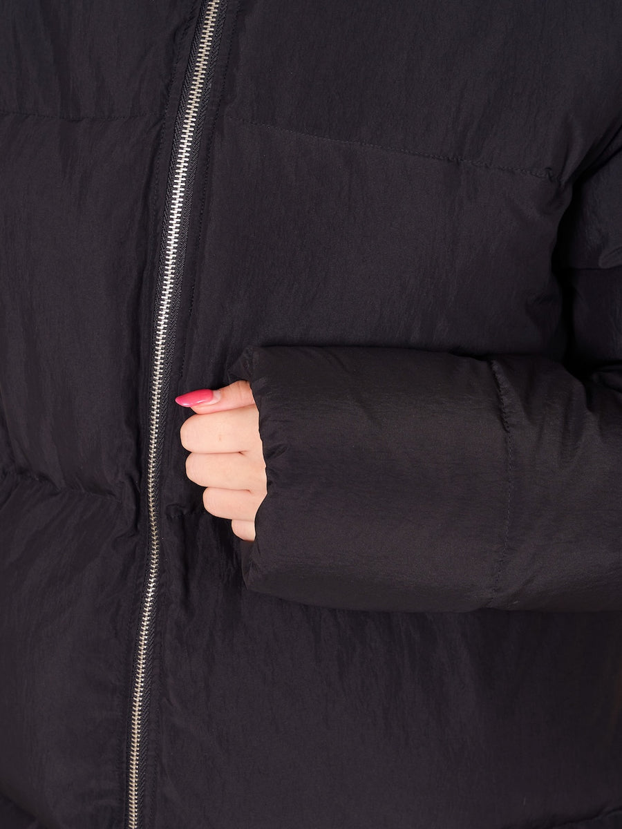 モデル:164cm(着用サイズ:FREE 着用カラー:BLK)