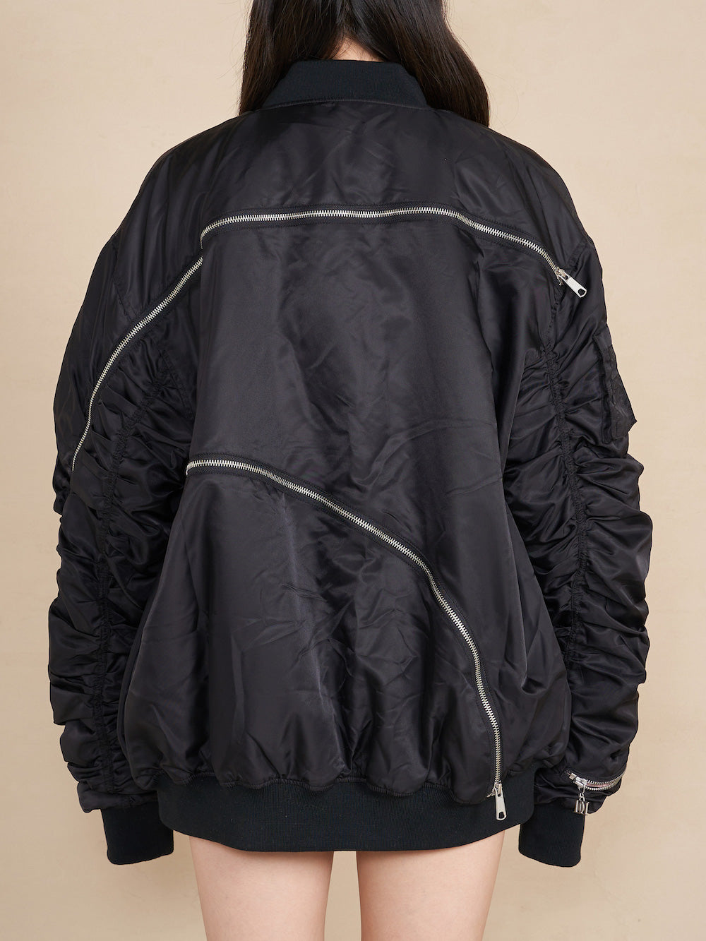 モデル:164cm(着用サイズ:FREE 着用カラー:BLK)