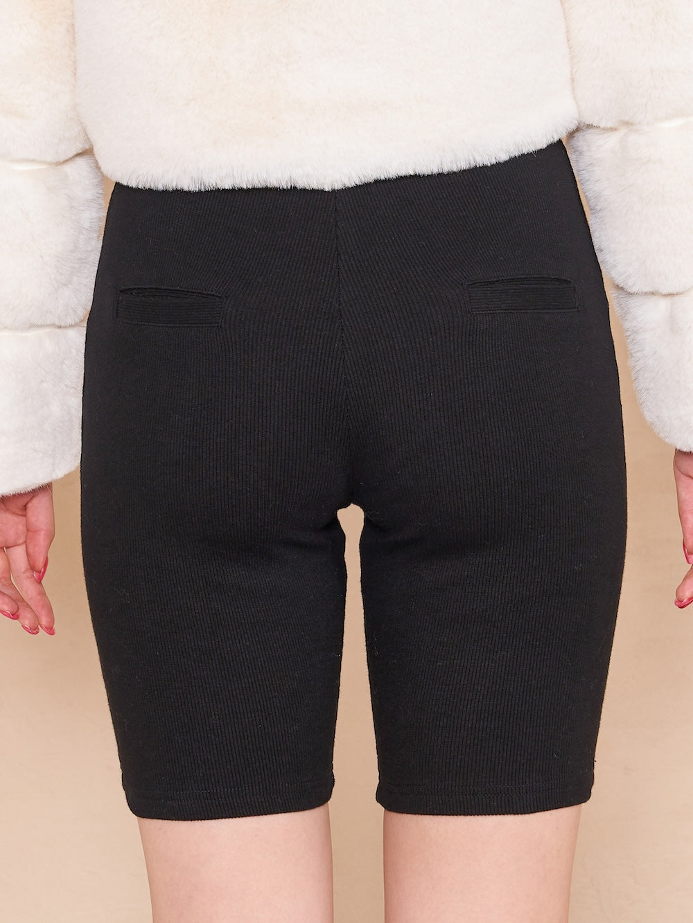 モデル:163cm(着用サイズ:FREE 着用カラー:BLK)
