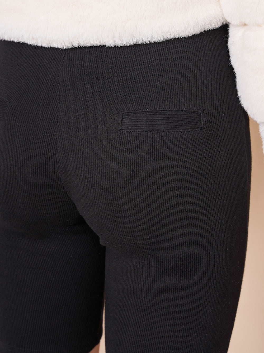 モデル:163cm(着用サイズ:FREE 着用カラー:BLK)