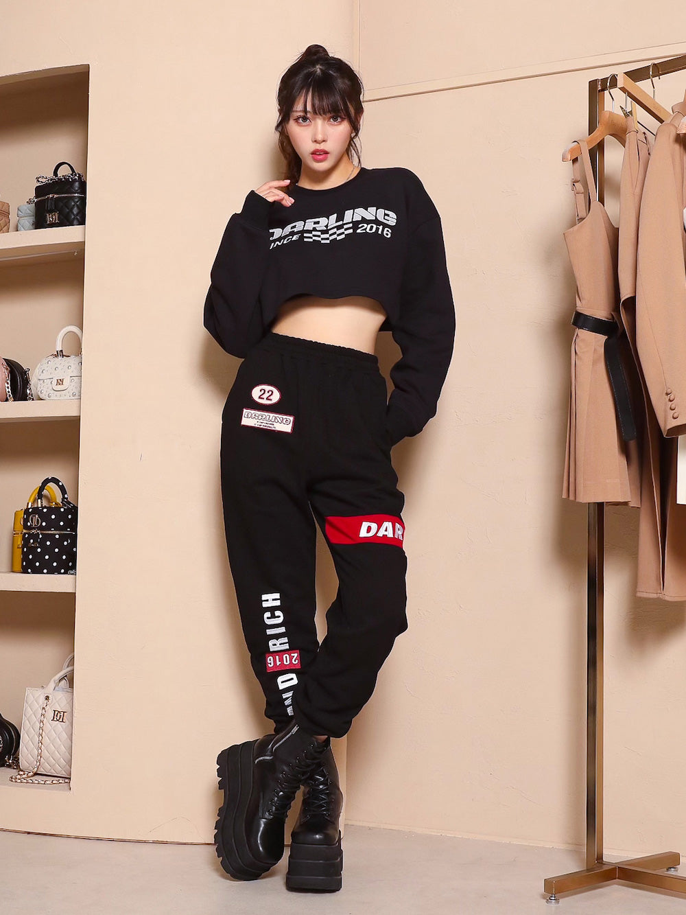モデル:164cm(着用サイズ:FREE 着用カラー:BLK)