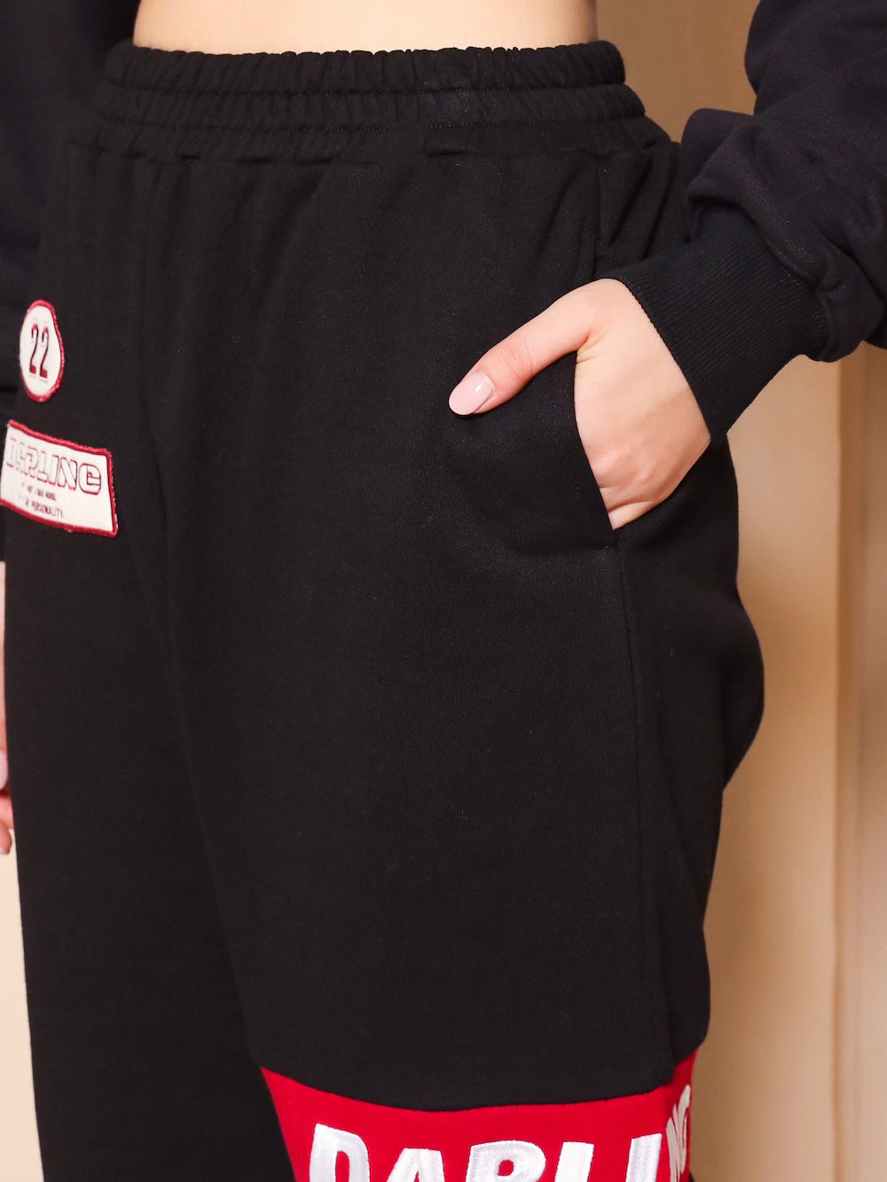 モデル:164cm(着用サイズ:FREE 着用カラー:BLK)