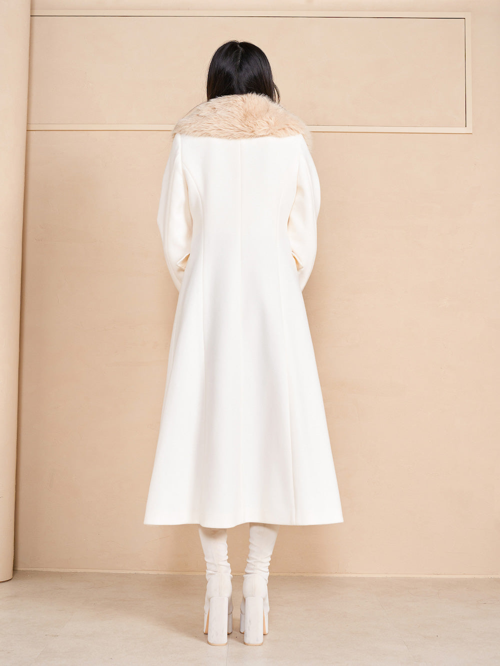モデル:164cm(着用サイズ:FREE 着用カラー:IVO)
