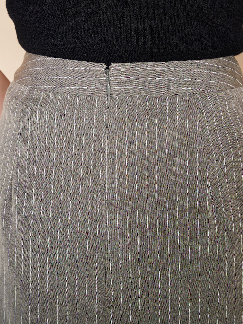 モデル:164cm(着用サイズ:S 着用カラー:C-GRY)
