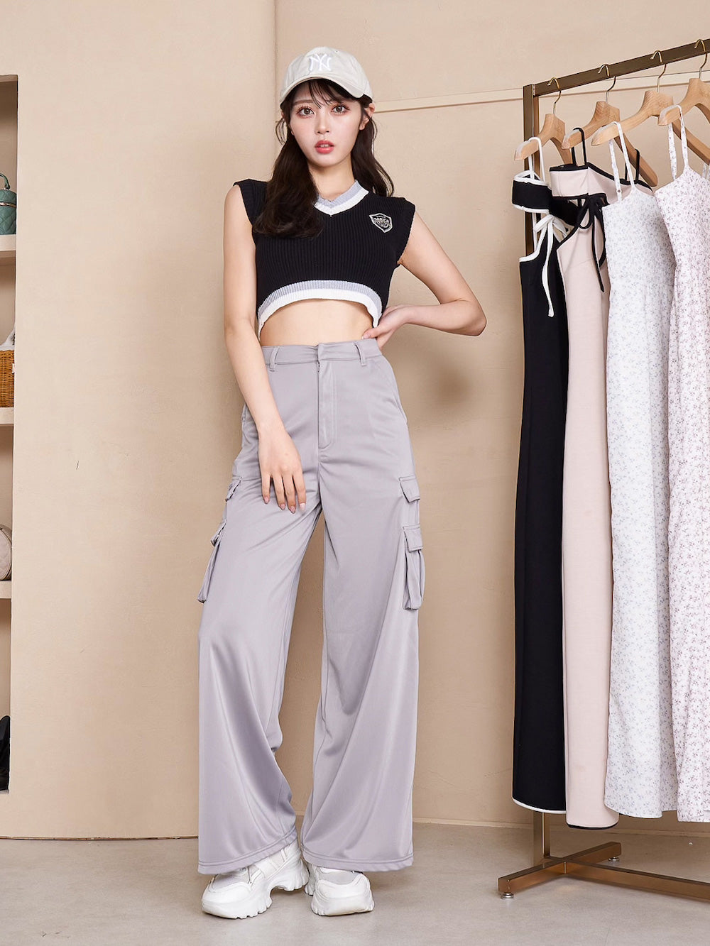 モデル:164cm(着用サイズ:FREE 着用カラー:GRY)