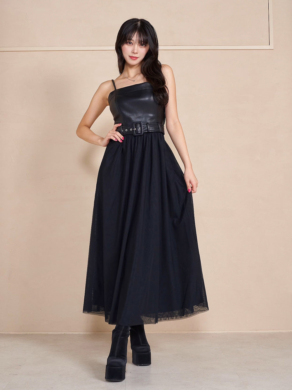 モデル:164cm(着用サイズ:FREE 着用カラー:BLK)