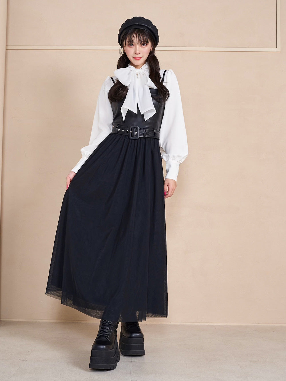 モデル:164cm(着用サイズ:FREE 着用カラー:BLK)