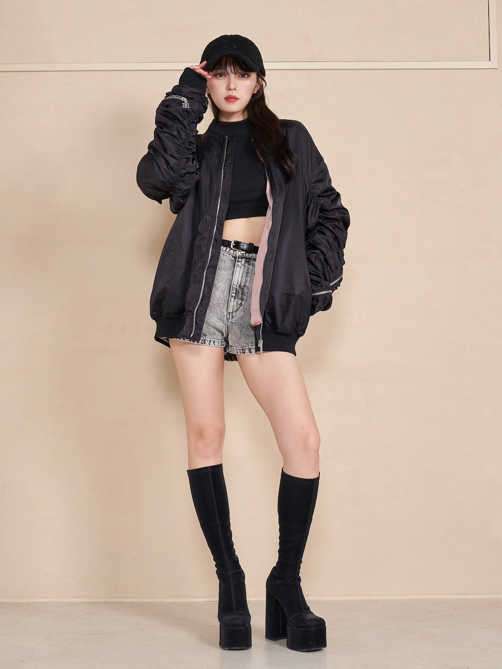 モデル:164cm(着用サイズ:FREE 着用カラー:BLK)