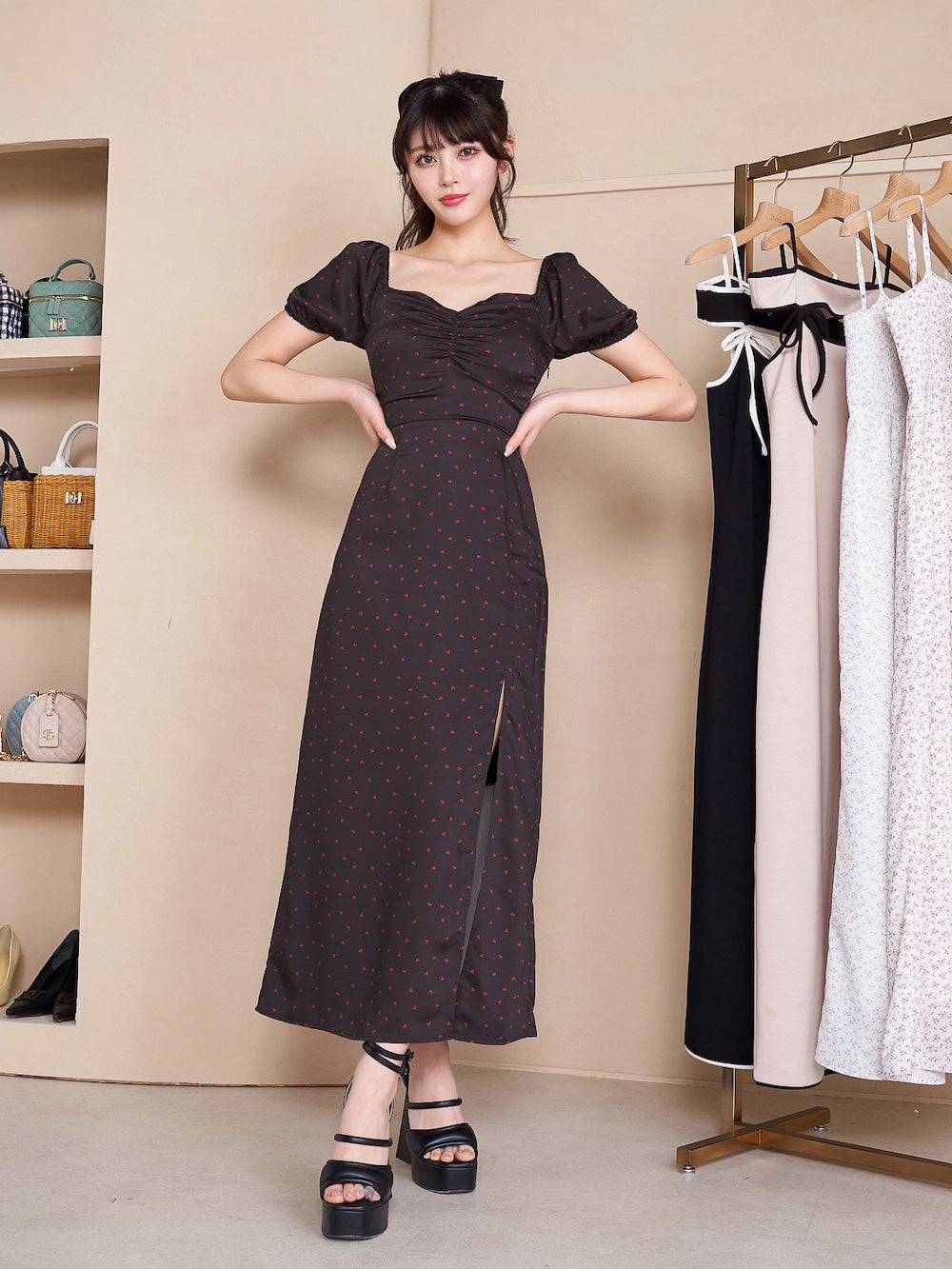 モデル:164cm(着用サイズ:FREE 着用カラー:BLK)