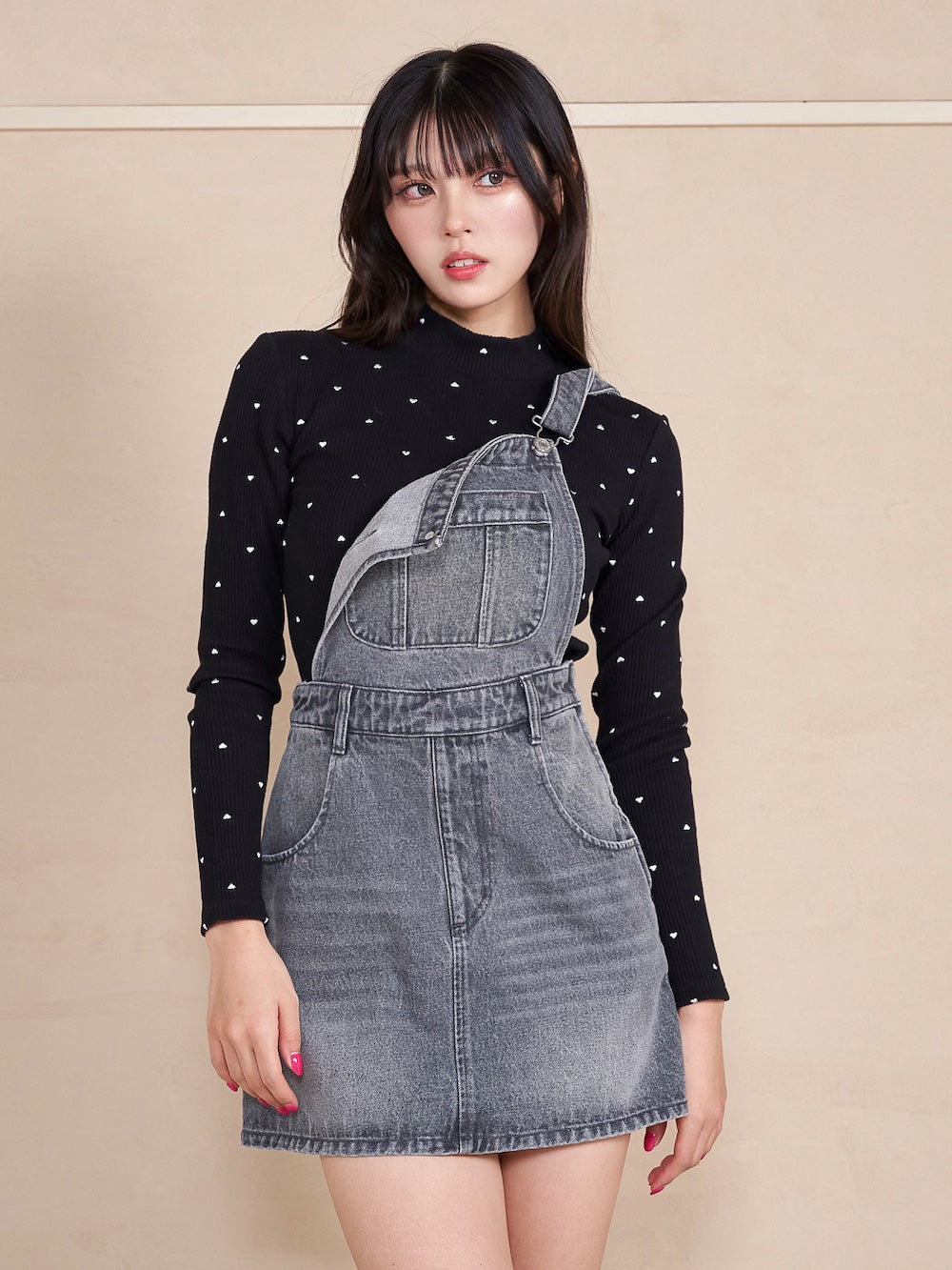 モデル:164cm(着用サイズ:FREE 着用カラー:BLK)