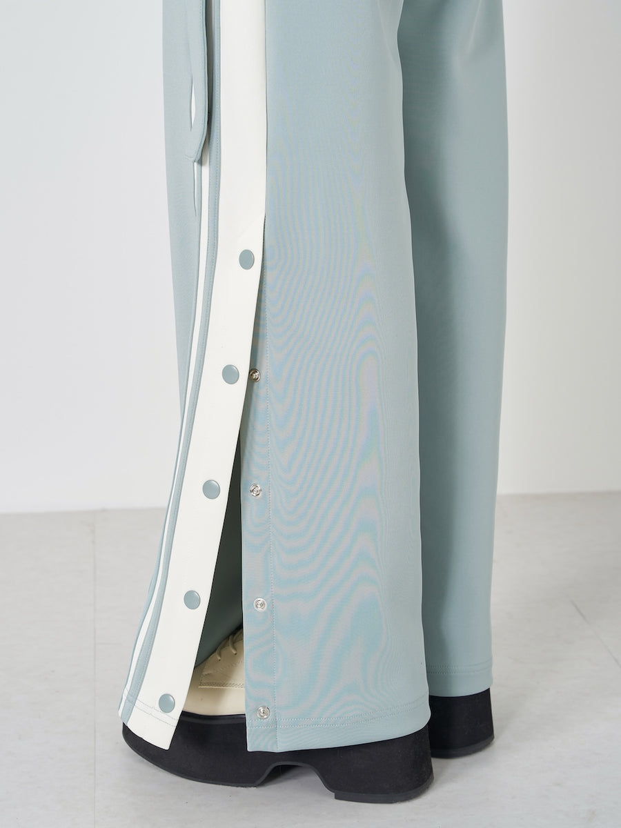 モデル:164cm(着用サイズ:FREE 着用カラー:SAX)