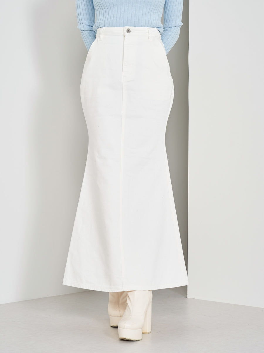 モデル:164cm(着用サイズ:S 着用カラー:WHT)
