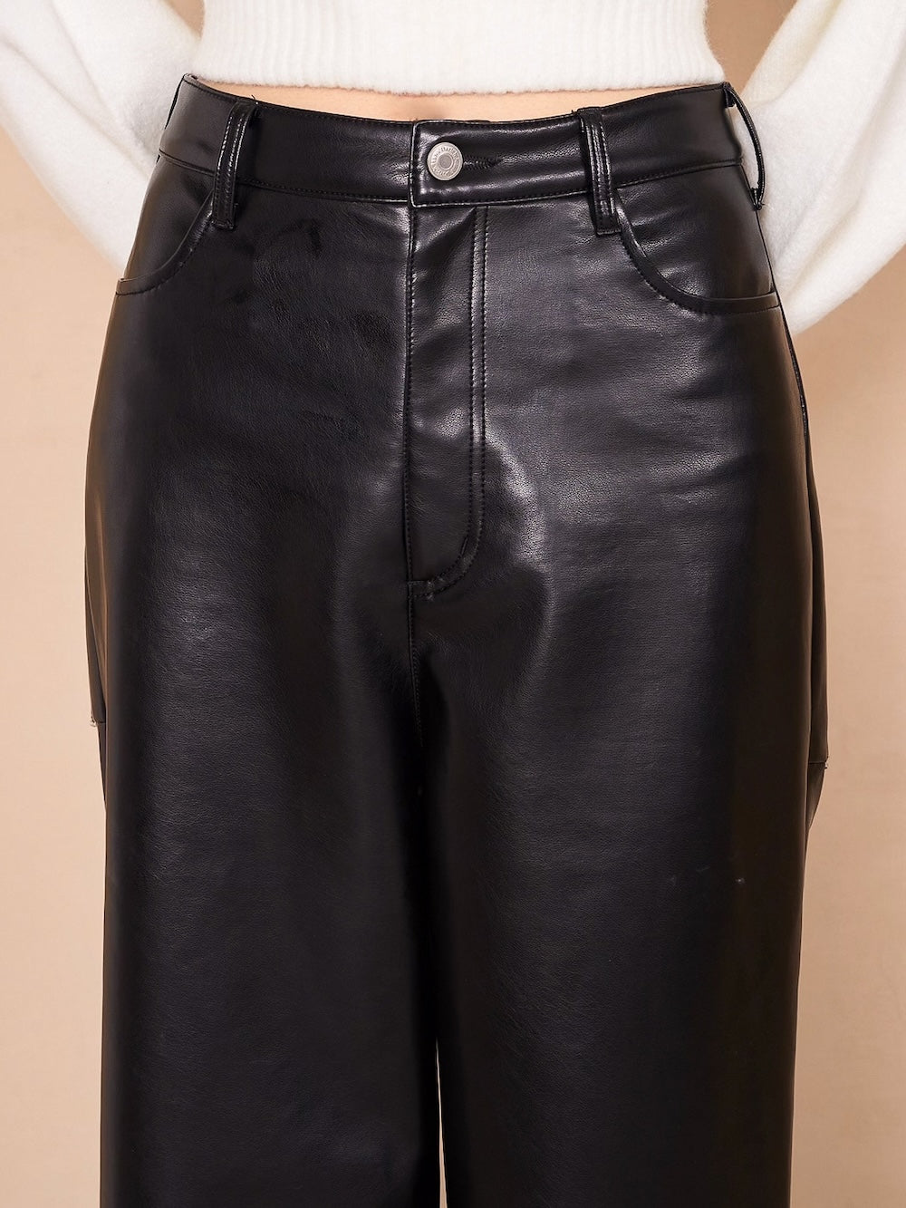 モデル:164cm(着用サイズ:S 着用カラー:BLK)