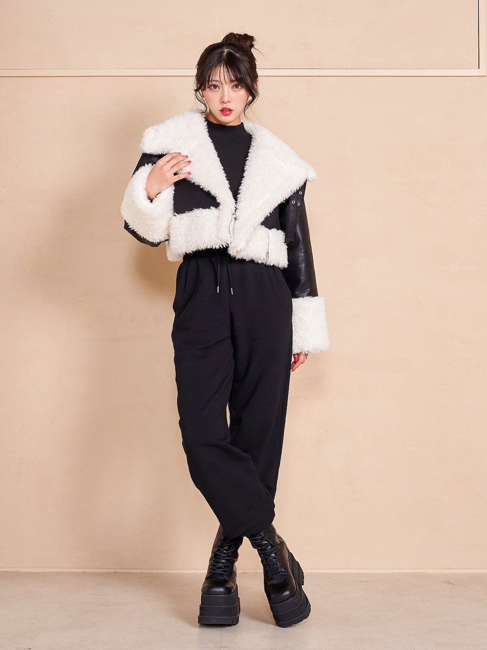 モデル:164cm(着用サイズ:FREE 着用カラー:BLK)