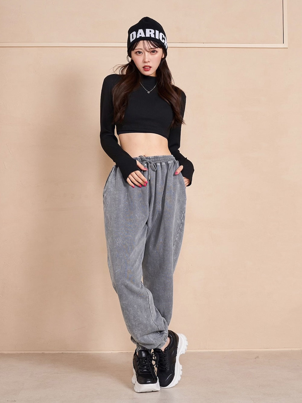 モデル:164cm(着用サイズ:FREE 着用カラー:C-GRY)