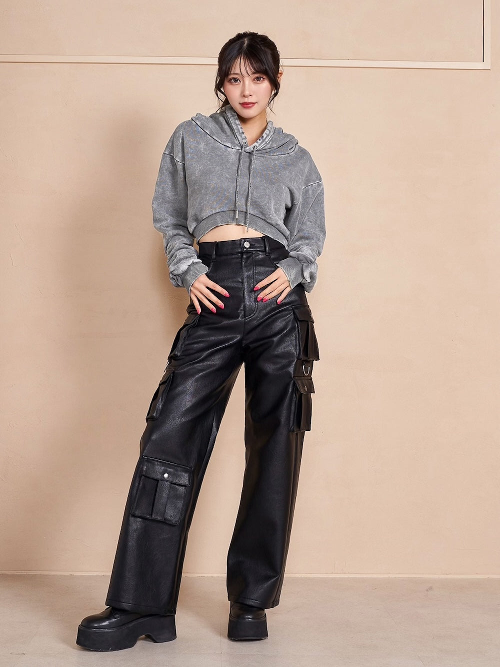 モデル:164cm(着用サイズ:FREE 着用カラー:C-GRY)