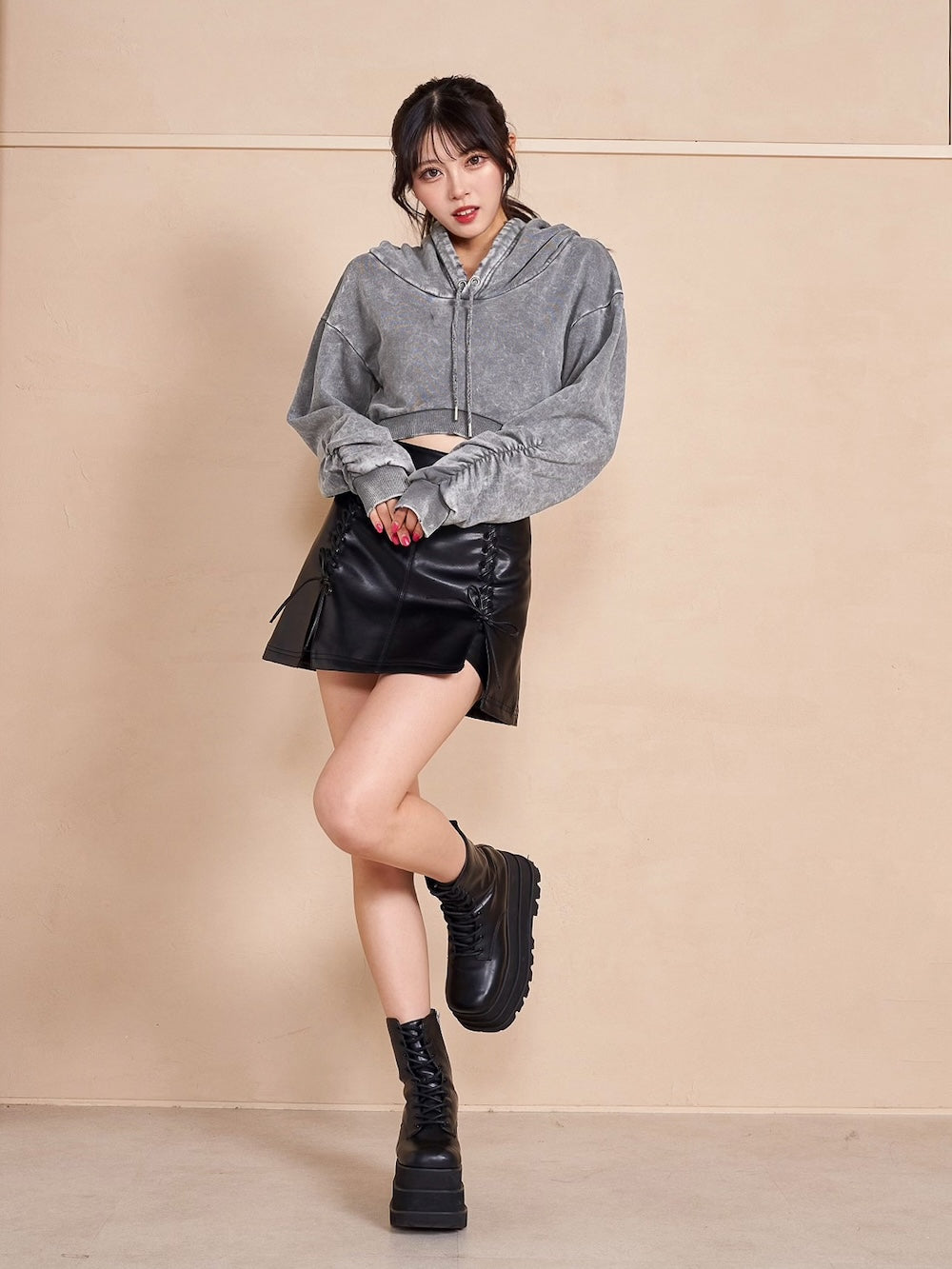 モデル:164cm(着用サイズ:FREE 着用カラー:C-GRY)