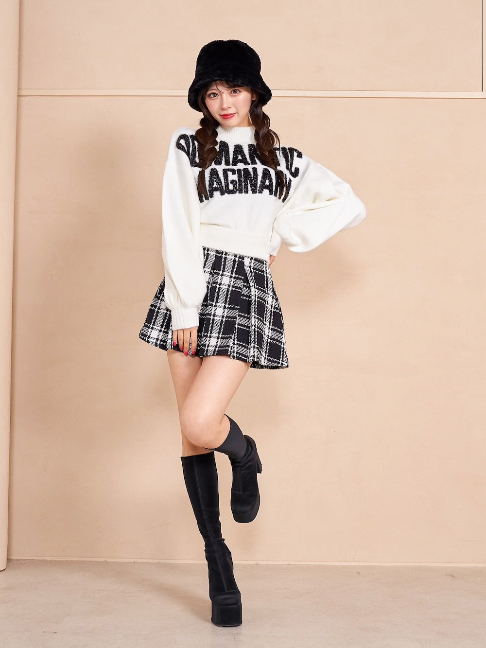 モデル:164cm(着用サイズ:FREE 着用カラー:WHT)