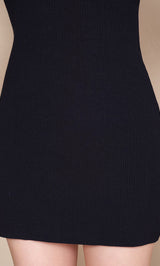 モデル:160cm(着用サイズ:FREE 着用カラー:BLK)