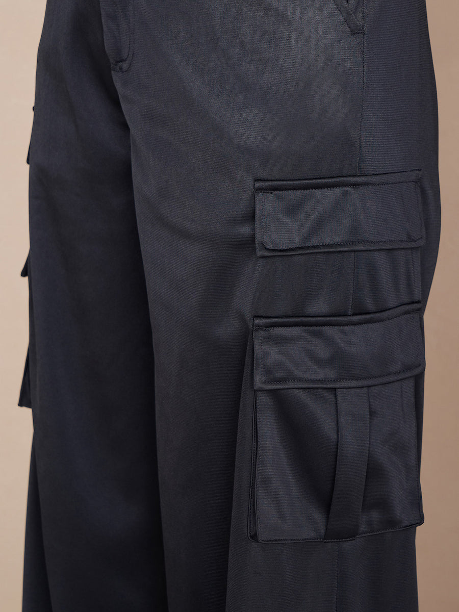 モデル:164cm(着用サイズ:FREE 着用カラー:BLK)