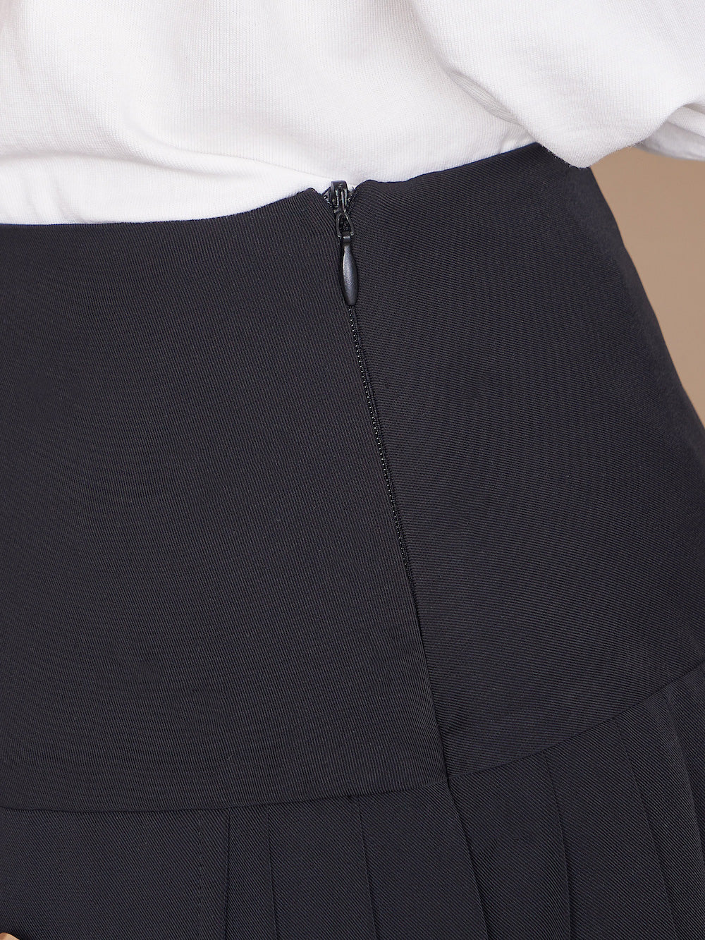 モデル:164cm(着用サイズ:S 着用カラー:BLK)