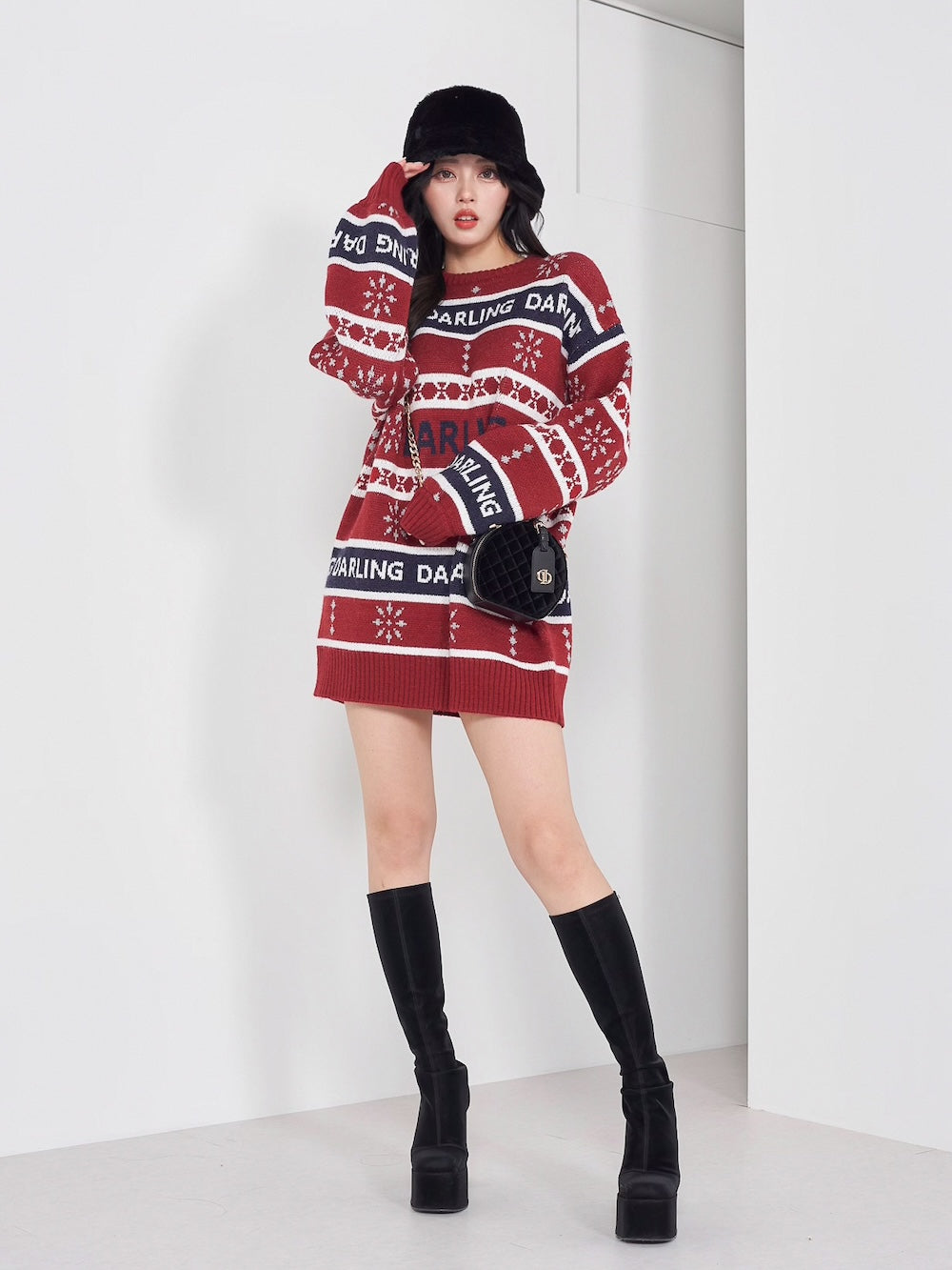 モデル:164cm(着用サイズ:FREE 着用カラー:RED)