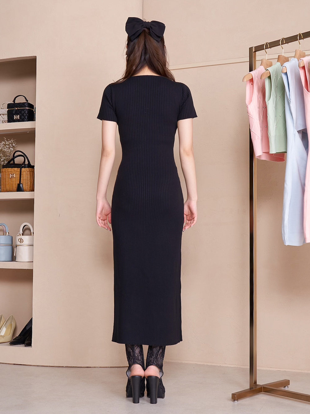 モデル:164cm(着用サイズ:FREE 着用カラー:BLK)
