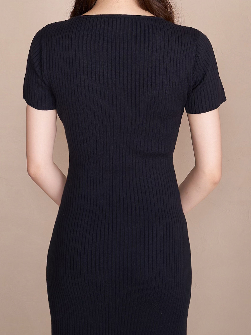 モデル:164cm(着用サイズ:FREE 着用カラー:BLK)