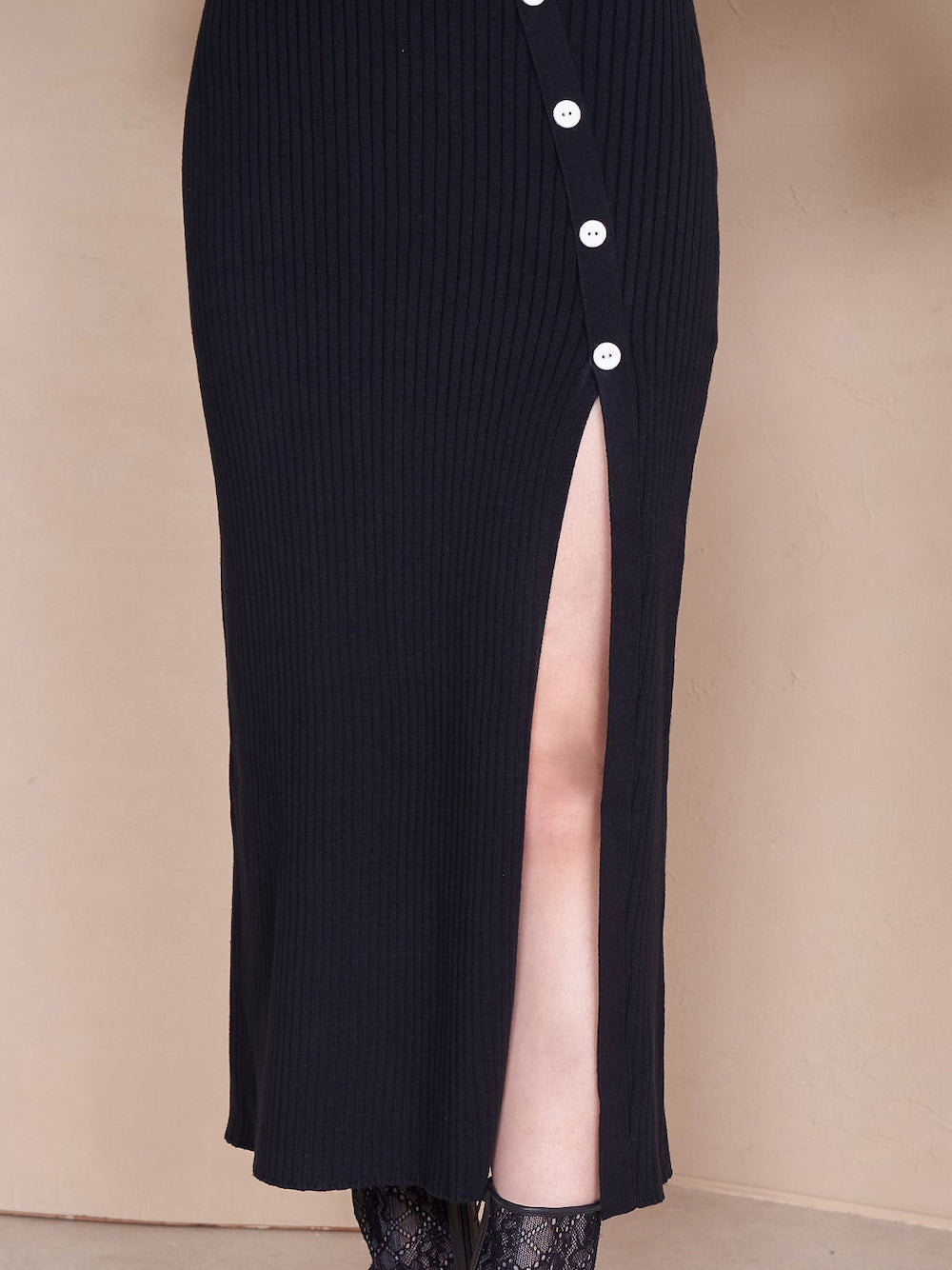 モデル:164cm(着用サイズ:FREE 着用カラー:BLK)
