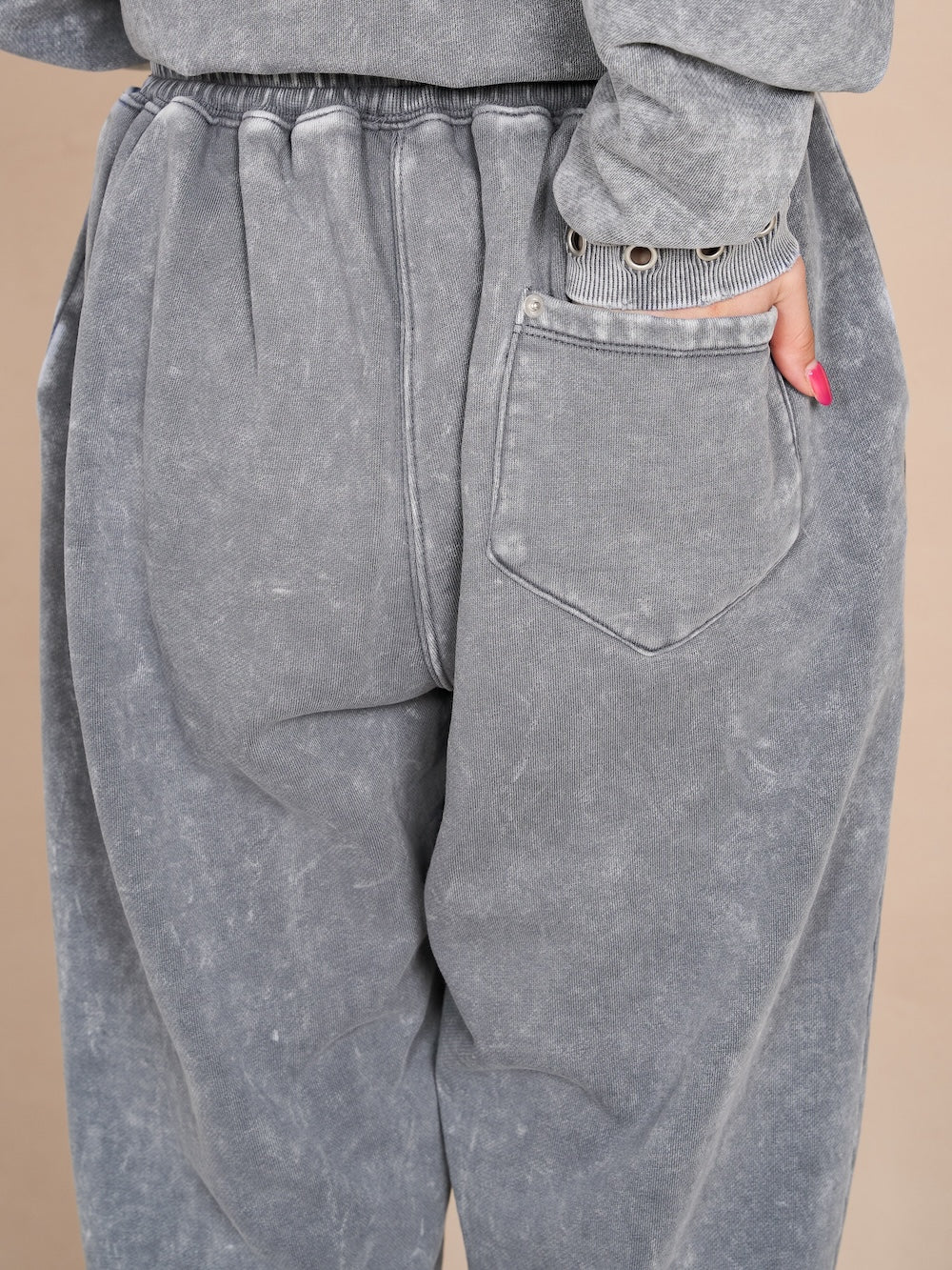 モデル:164cm(着用サイズ:FREE 着用カラー:C-GRY)